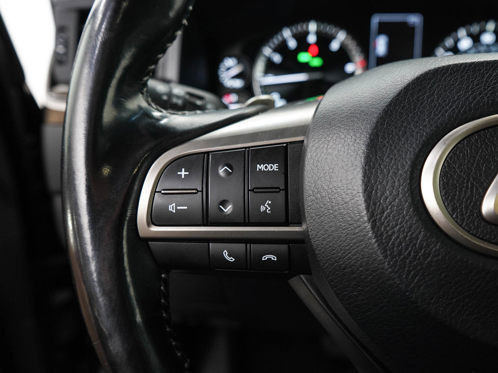 Used 2018 Lexus LX 570 4WD image 31
