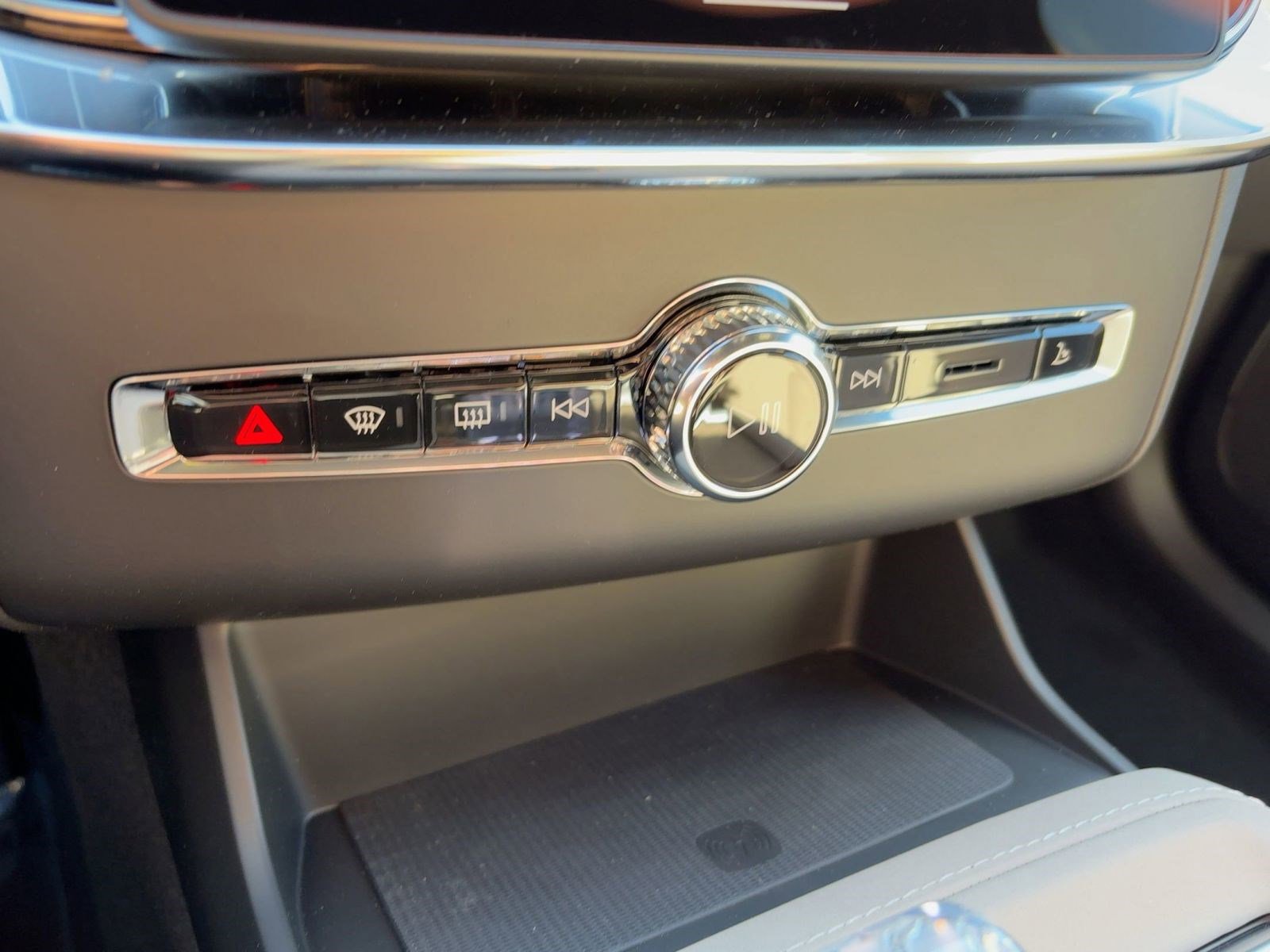 New 2026 Volvo XC90 T8 Plus w/ Protection Package image 18