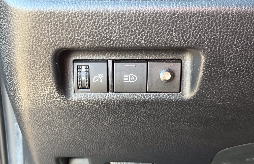 Used 2019 Toyota RAV4 LE AWD/4WD image 19