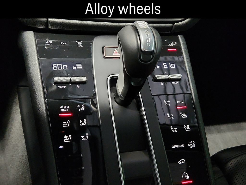 Certified 2026 Porsche Macan AWD/4WD image 16