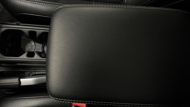 Used 2022 Jeep Wrangler Unlimited Sahara w/ Cold Weather Group AWD/4WD image 19