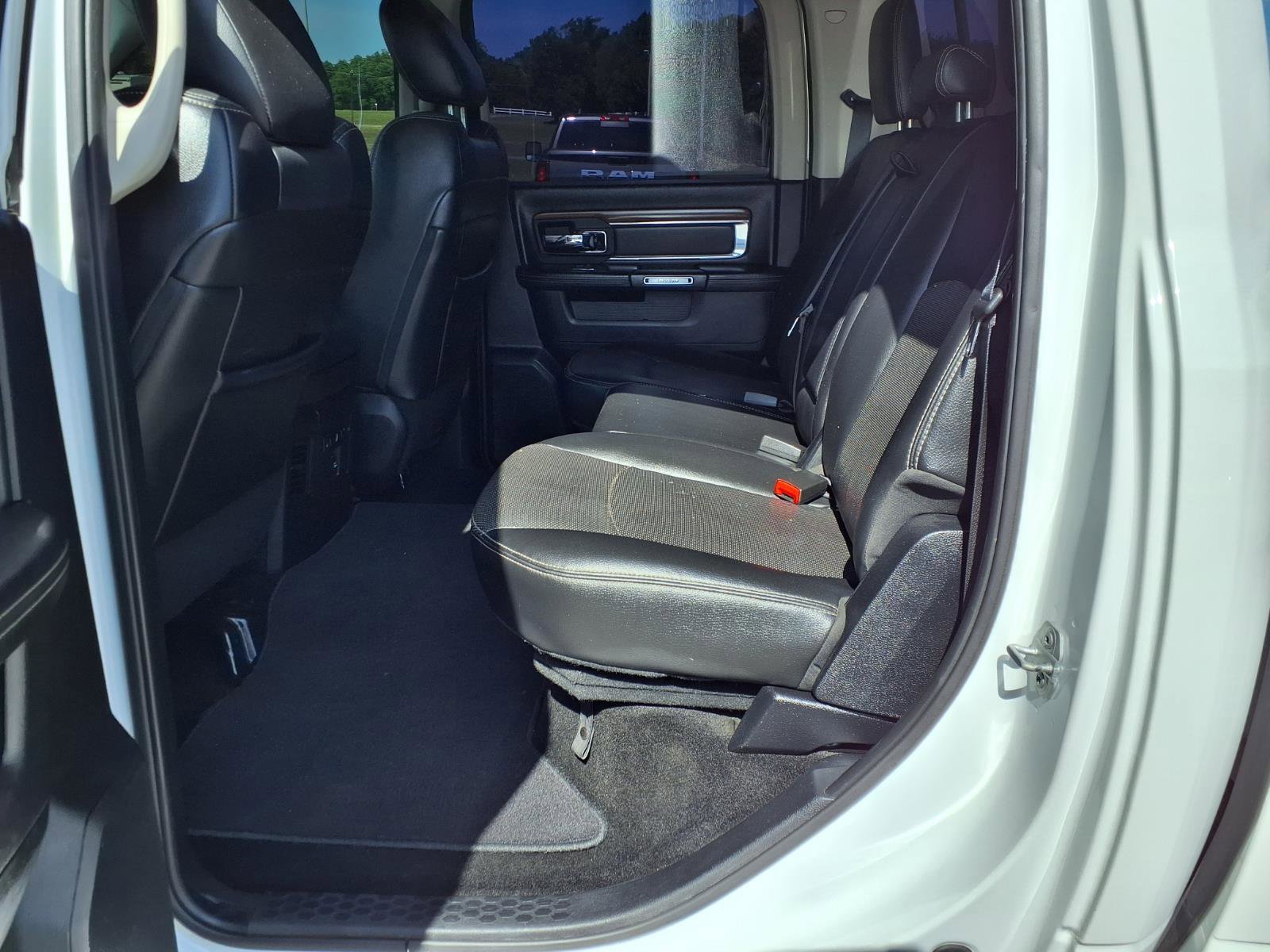 Used 2016 RAM 1500 Laramie w/ Convenience Group AWD/4WD image 18