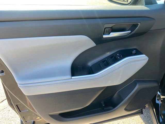 Used 2024 Toyota Highlander XLE image 15