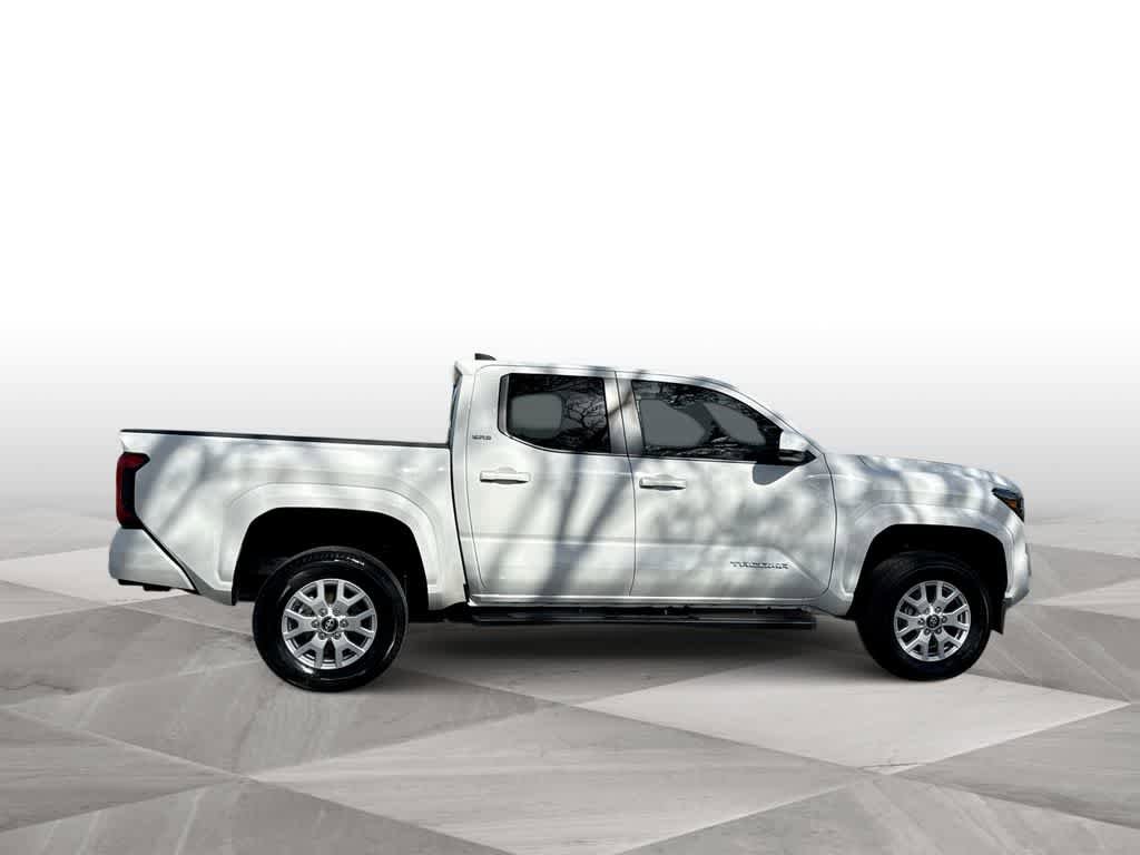 Used 2024 Toyota Tacoma SR5 AWD/4WD image 9
