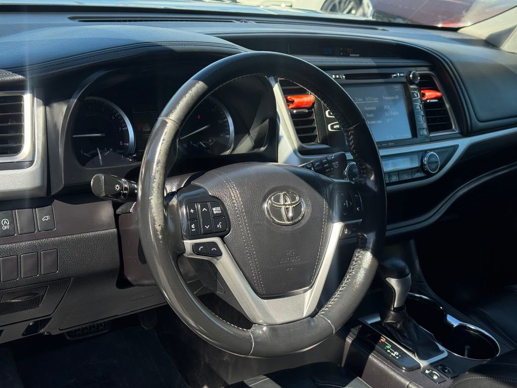 Used 2017 Toyota Highlander SE AWD/4WD image 25
