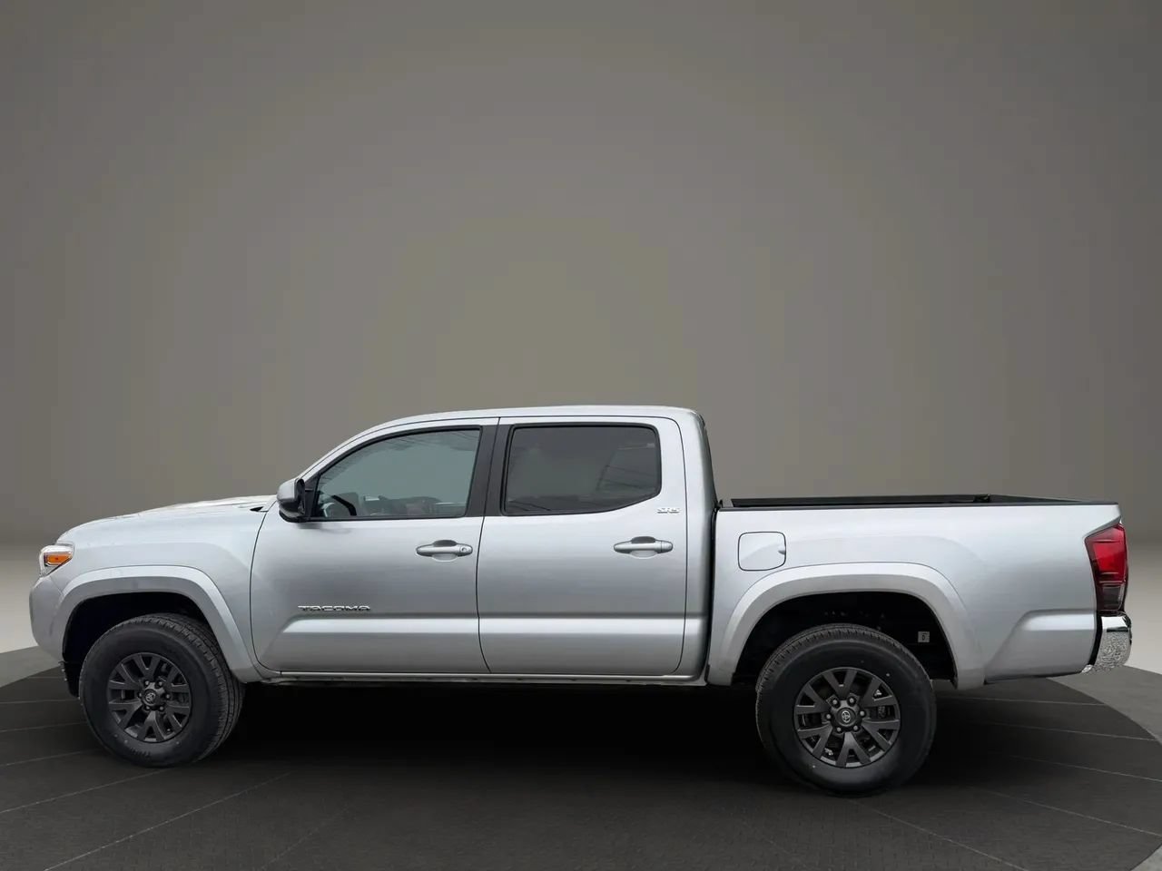 Used 2023 Toyota Tacoma SR5 RWD image 7