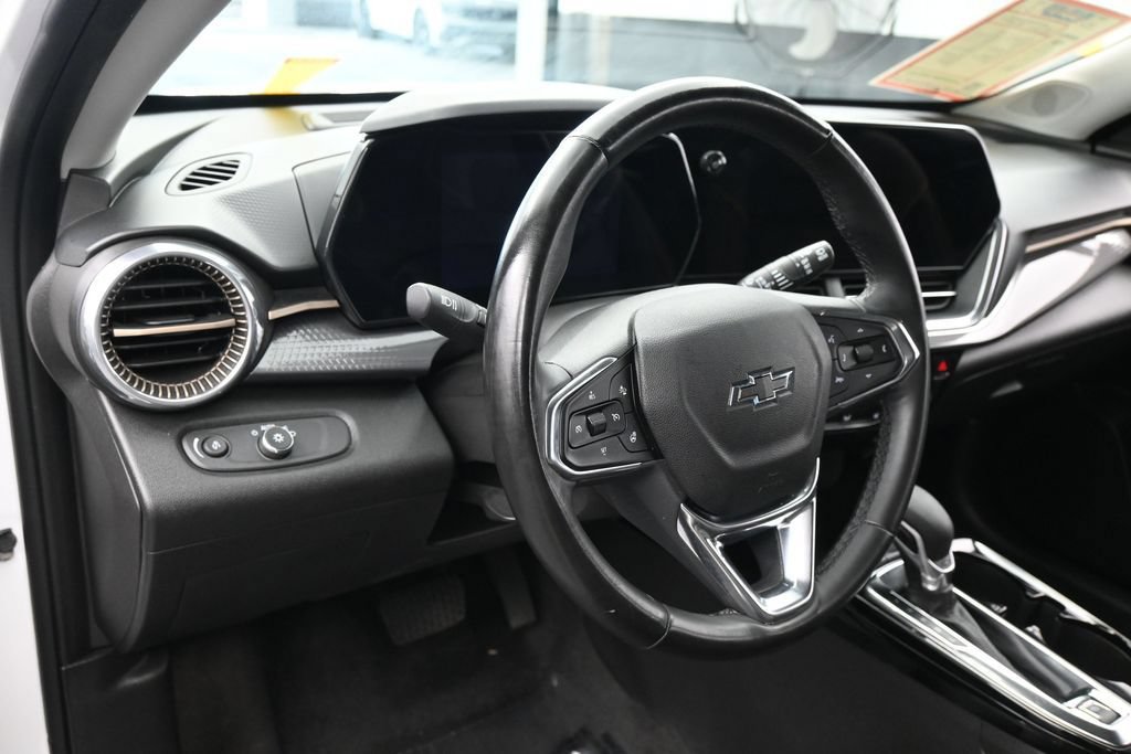 Used 2025 Chevrolet Trax ACTIV FWD image 15