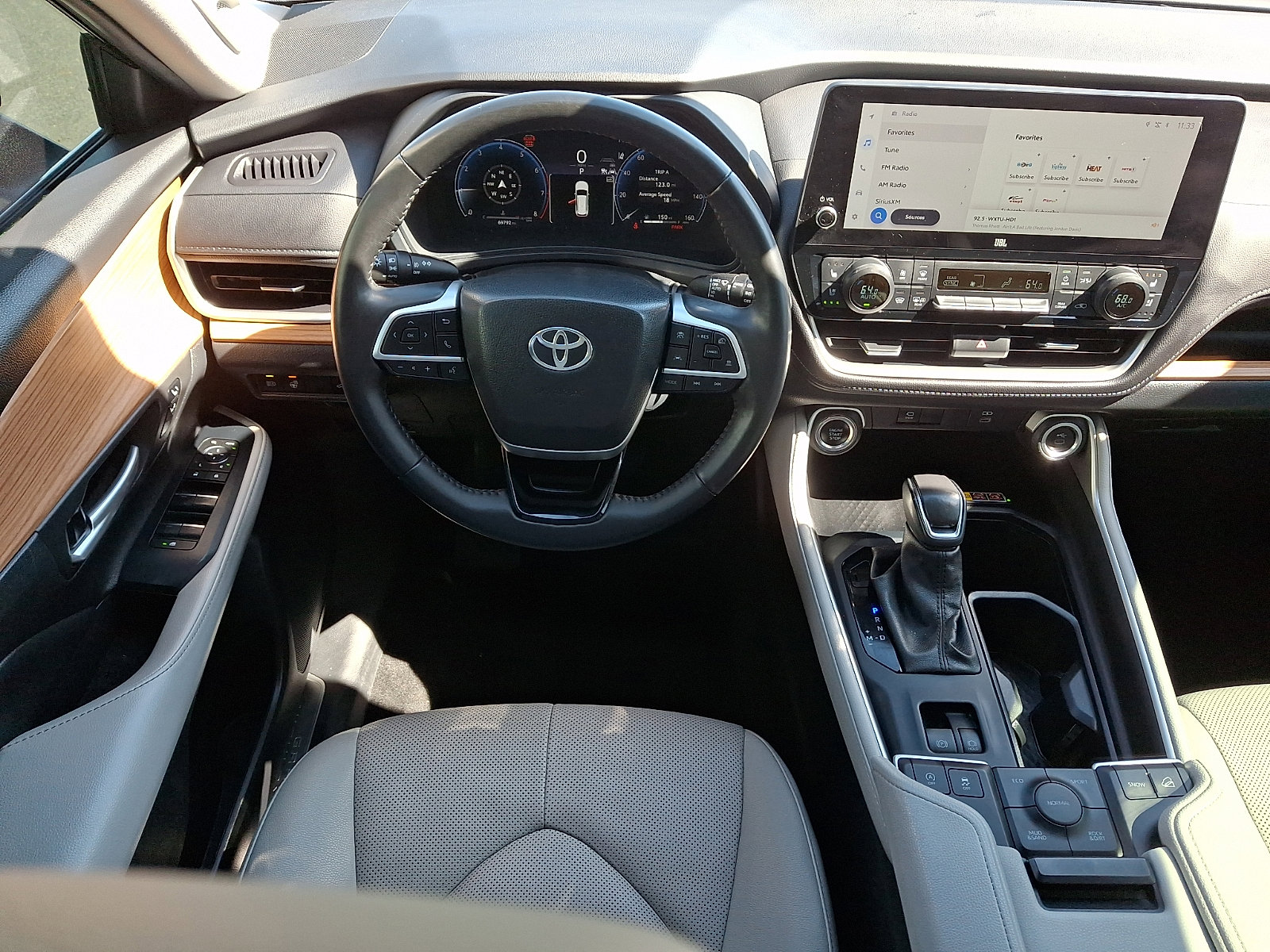 Used 2024 Toyota Grand Highlander AWD image 11
