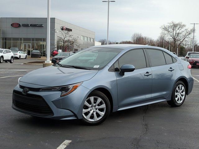 Used 2025 Toyota Corolla LE w/ Convenience Package image 2