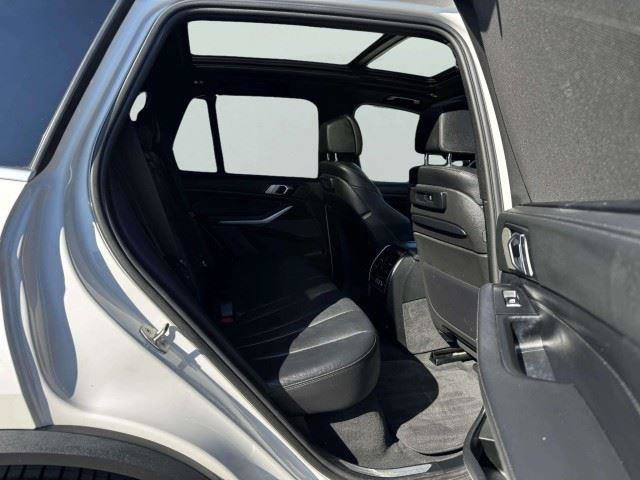 Used 2020 BMW X5 xDrive50i w/ Premium Package AWD/4WD image 48