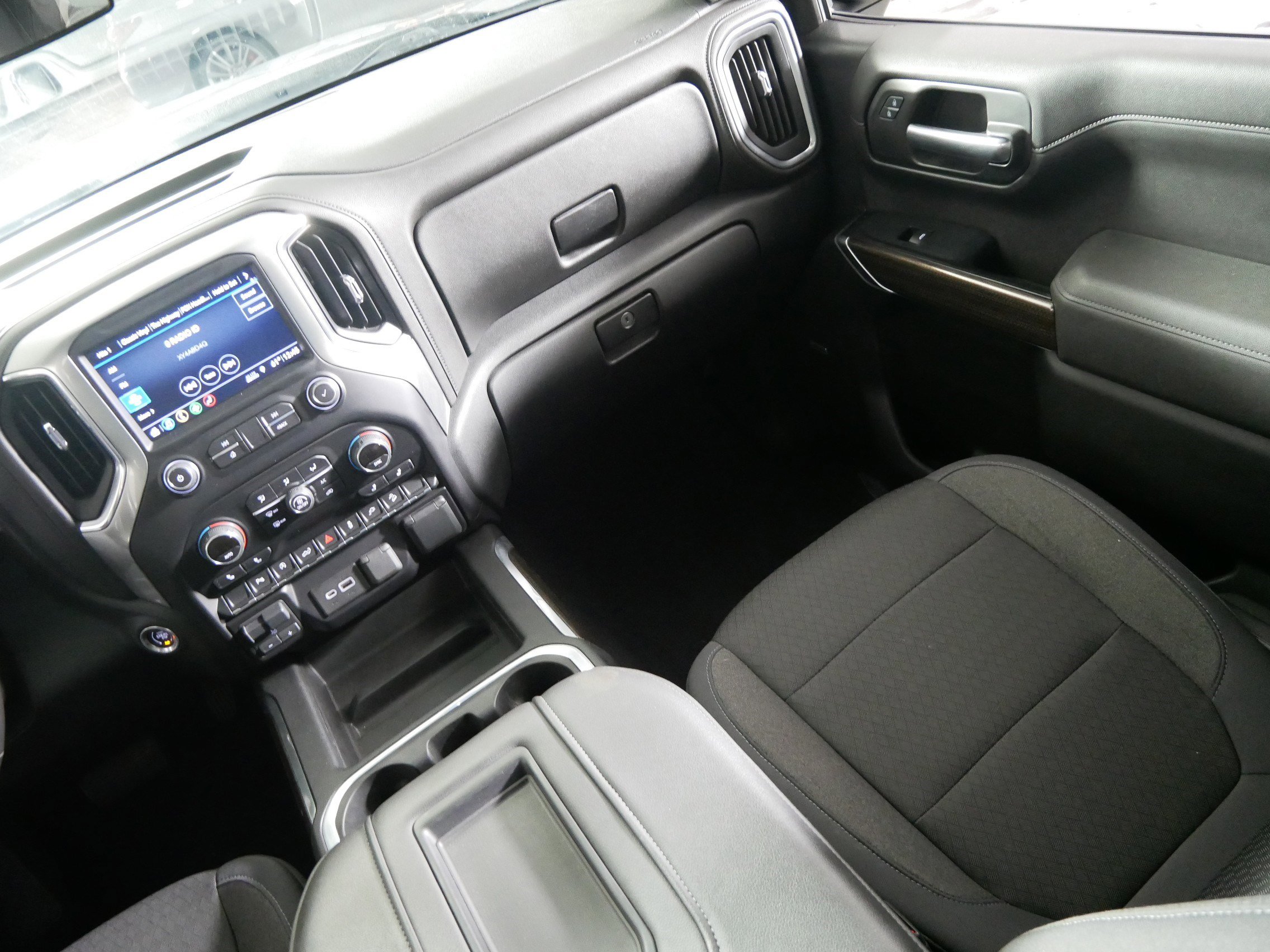 Certified 2019 Chevrolet Silverado 1500 RST image 11