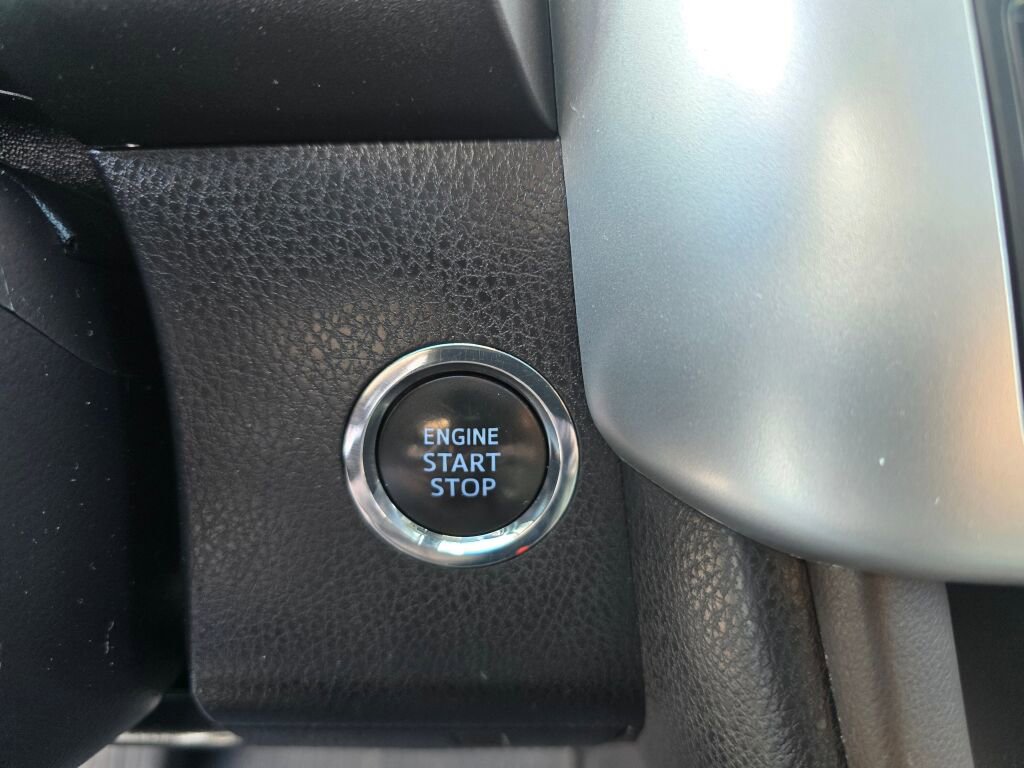 Used 2018 Toyota Highlander Limited Platinum AWD/4WD image 25