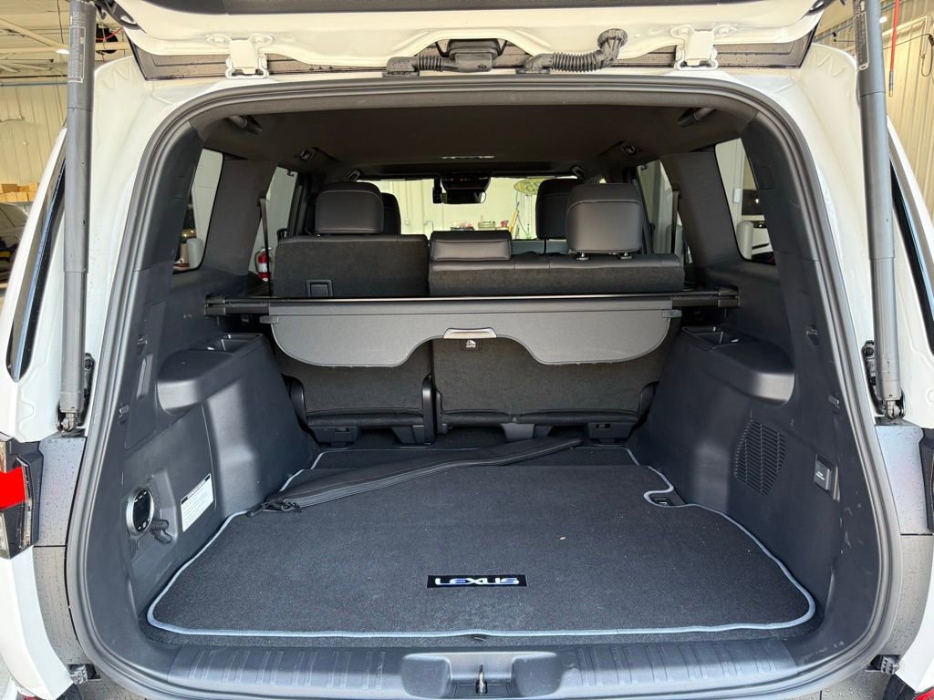 Used 2025 Lexus GX 550 w/ Accessory Package (32) AWD/4WD image 19