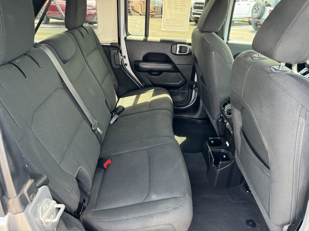 Used 2020 Jeep Wrangler Unlimited Sahara image 17