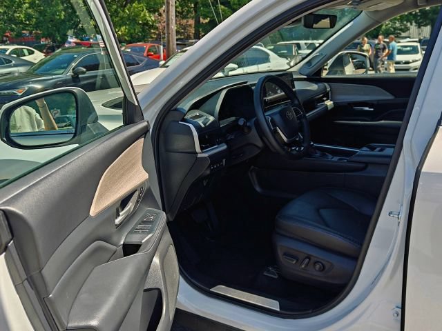 Used 2024 Toyota Grand Highlander AWD Hybrid image 15