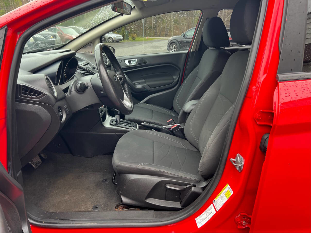 Used 2015 Ford Fiesta SE image 9