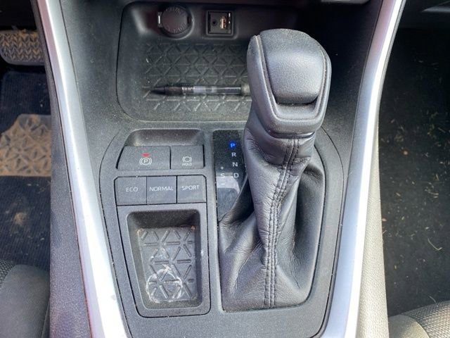 Used 2019 Toyota RAV4 LE FWD image 20