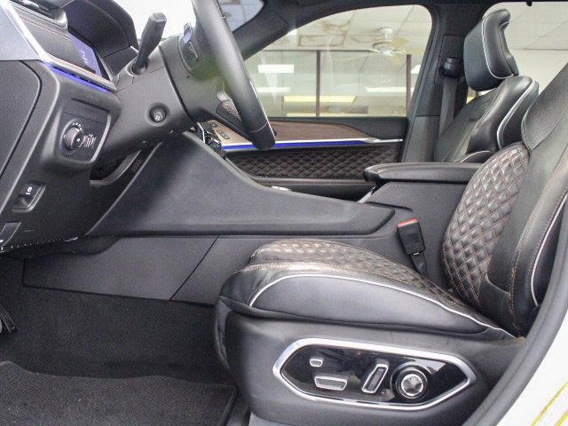 Certified 2022 Jeep Grand Cherokee Summit w/ Luxury Tech Group V image 9