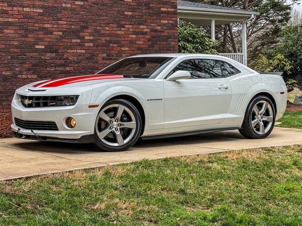 Used 2010 Chevrolet Camaro SS w/ RS Package RWD image 9