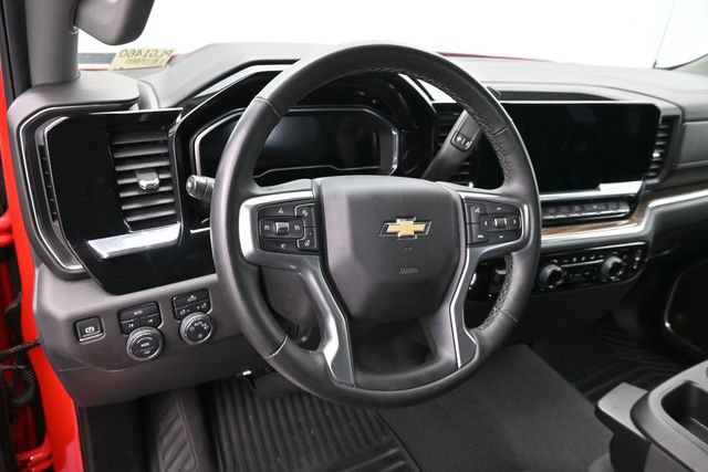 Used 2025 Chevrolet Silverado 1500 LT AWD/4WD image 23