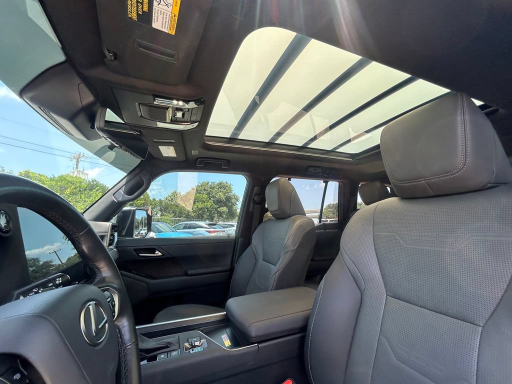 Used 2024 Lexus GX 550 w/ Accessory Package (Z1) AWD/4WD image 12