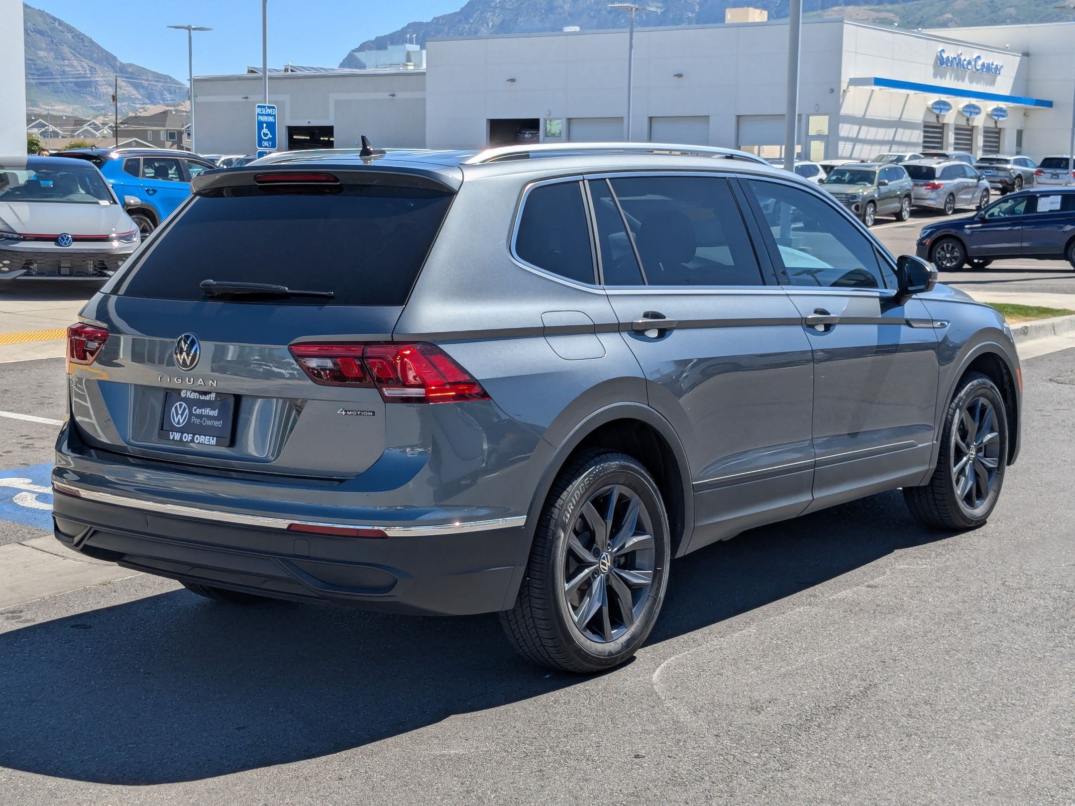 Used 2022 Volkswagen Tiguan SE AWD/4WD image 3