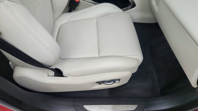 Used 2025 Jaguar F-PACE R-Dynamic S image 21