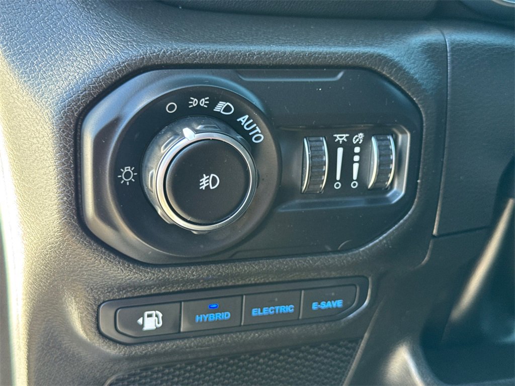 Certified 2022 Jeep Wrangler Unlimited Sahara w/ Cold Weather Group image 28