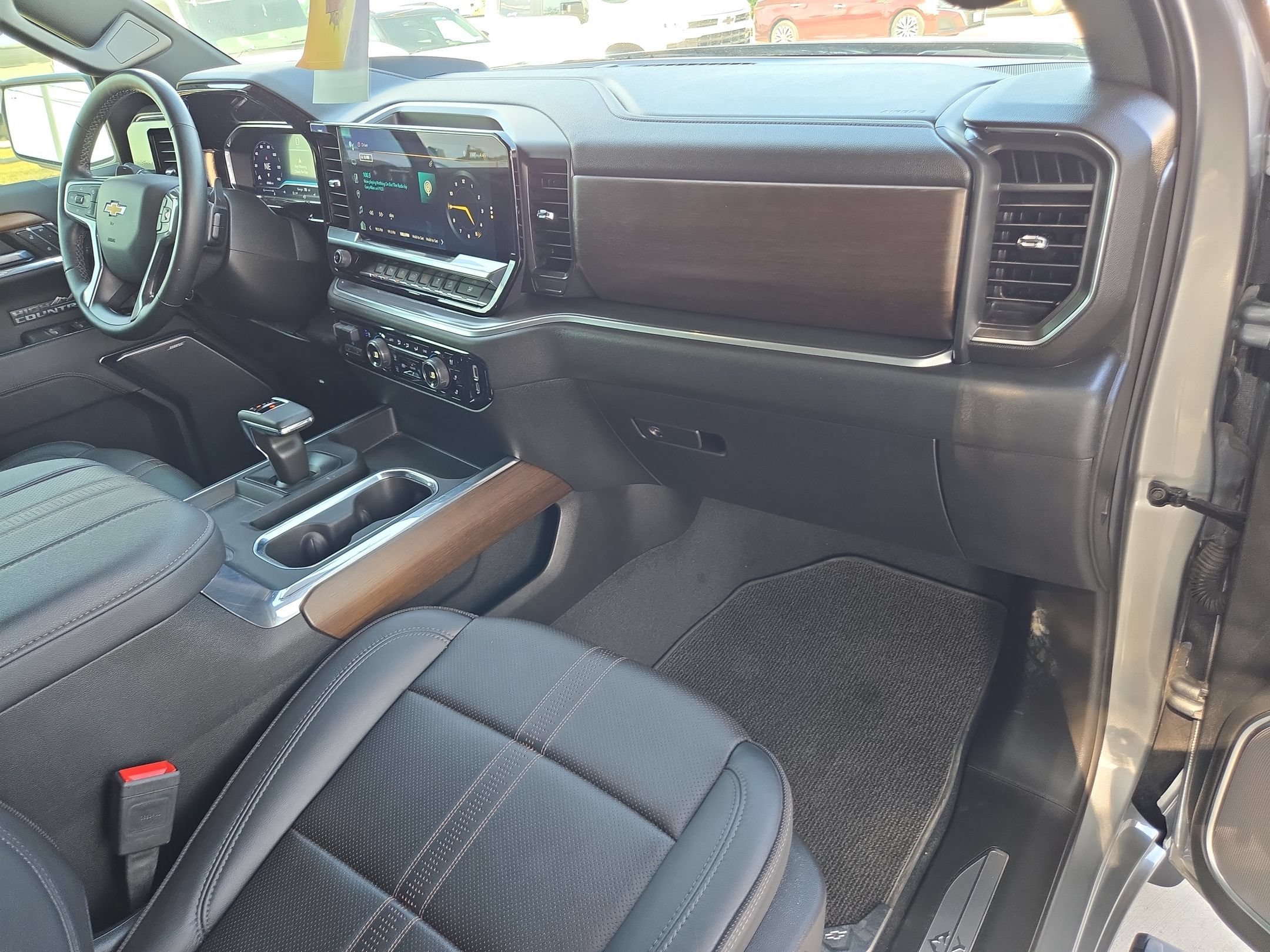 Certified 2024 Chevrolet Silverado 1500 High Country w/ Technology Package AWD/4WD image 26