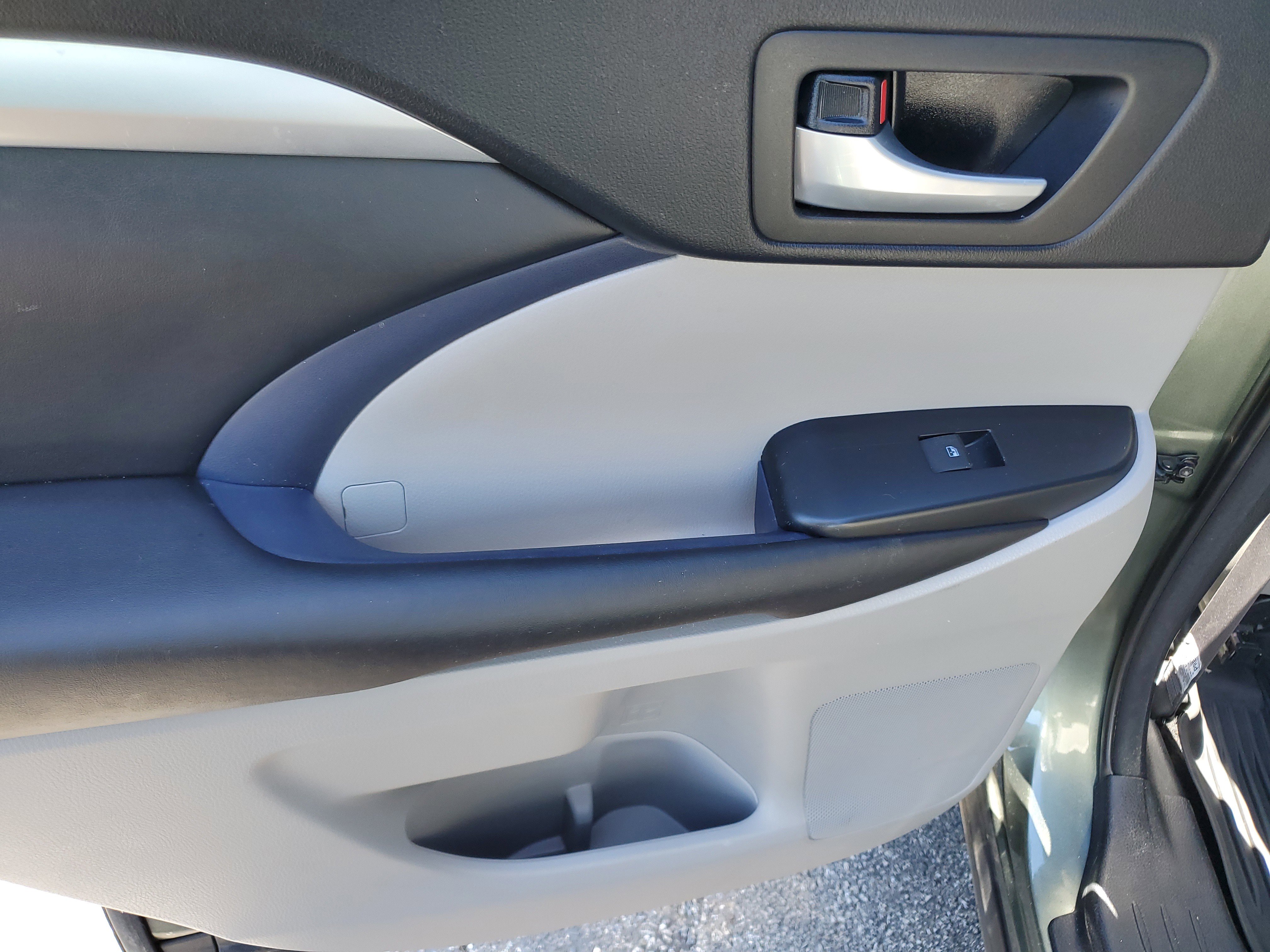 Used 2017 Toyota Highlander XLE image 32