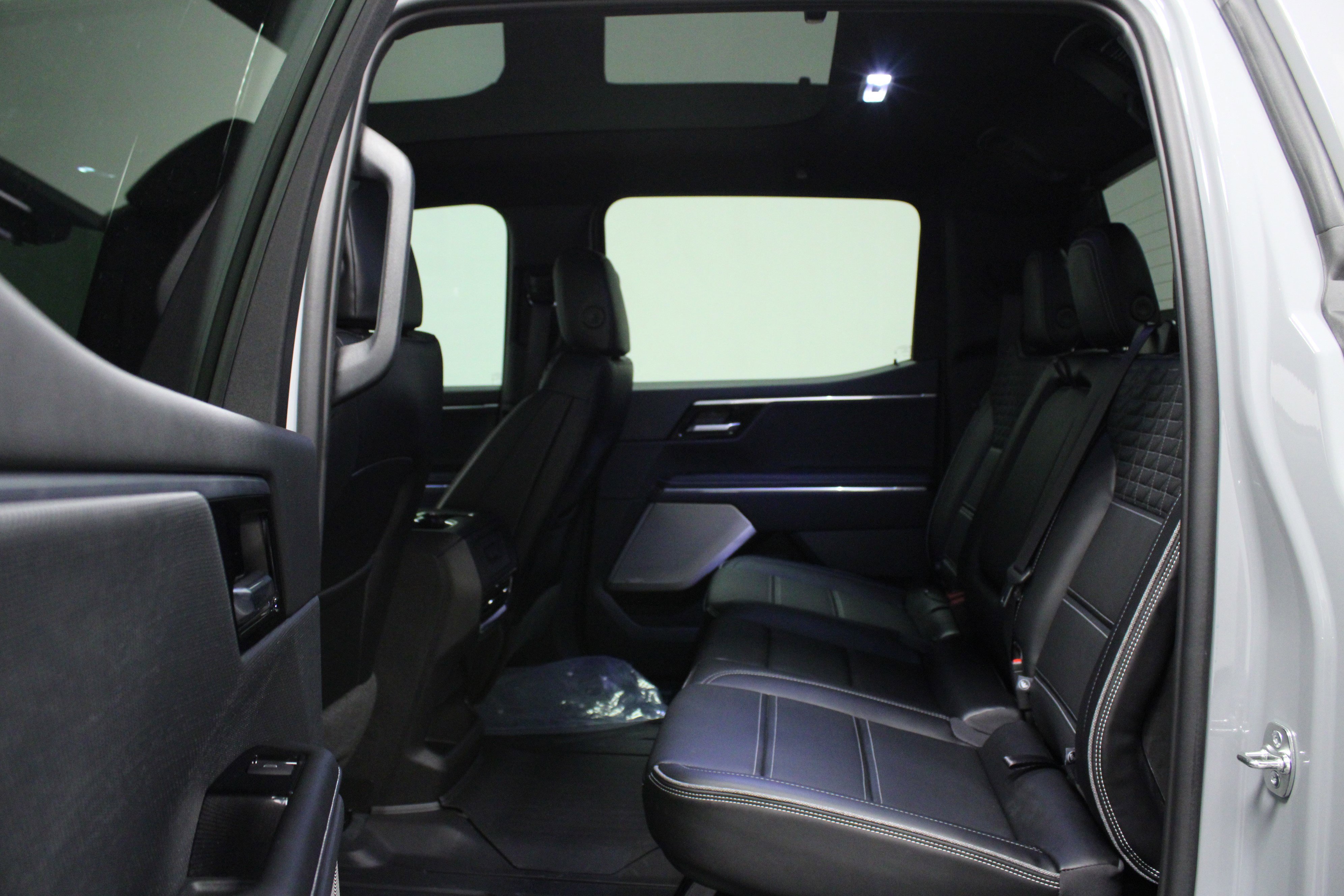 Used 2024 GMC Sierra EV Denali image 13