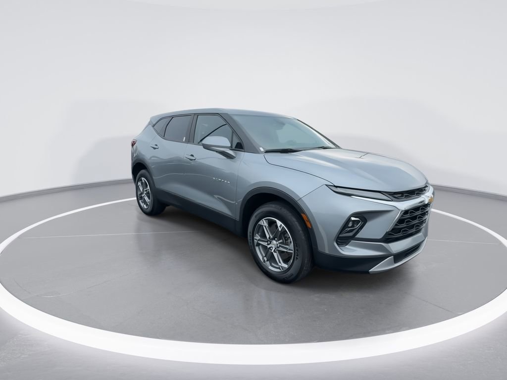 Used 2024 Chevrolet Blazer LT w/ Driver Confidence Package AWD/4WD image 2