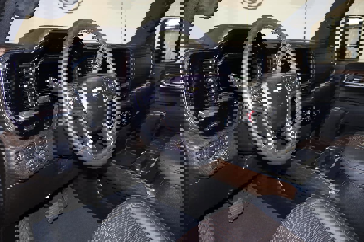 Used 2025 Chevrolet Silverado 2500 High Country w/ Technology Package image 43