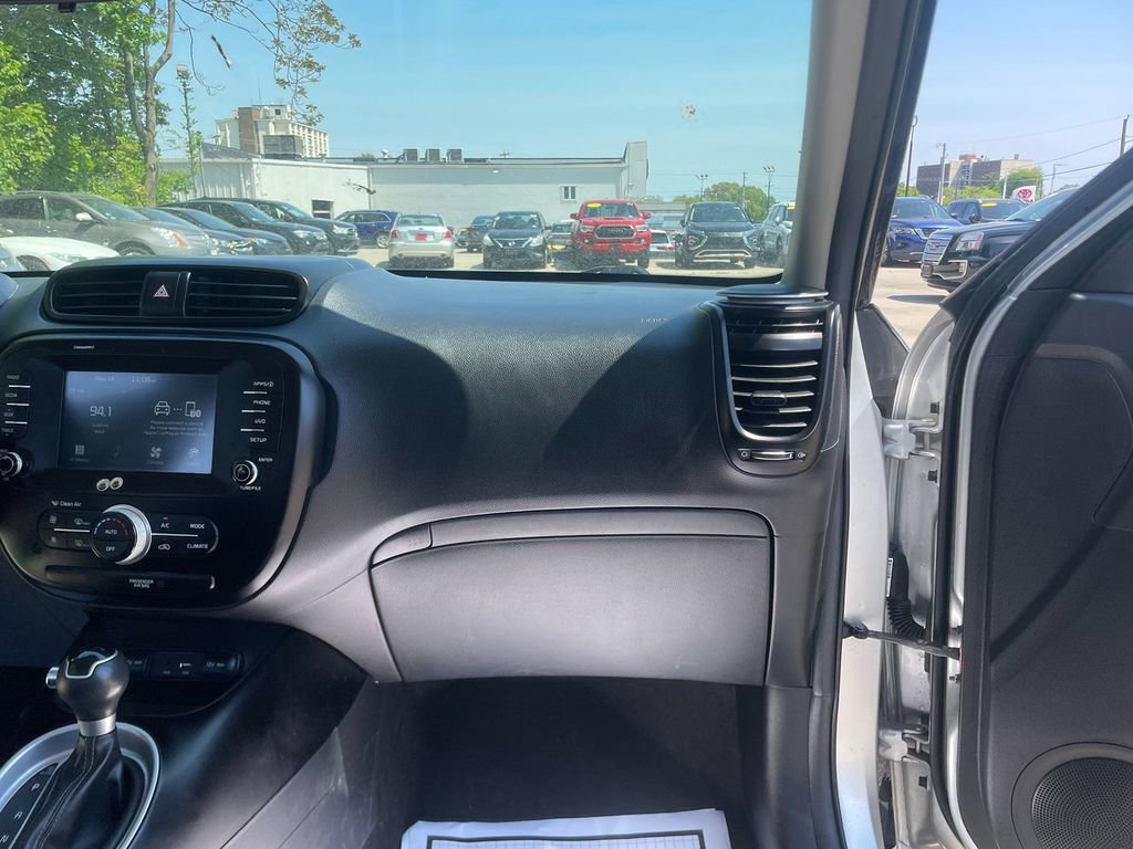 Used 2018 Kia Soul + FWD image 28