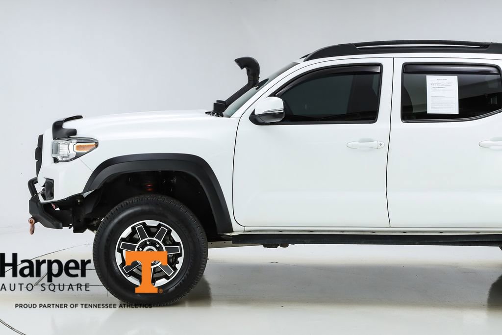 Used 2018 Toyota Tacoma TRD Off-Road image 3