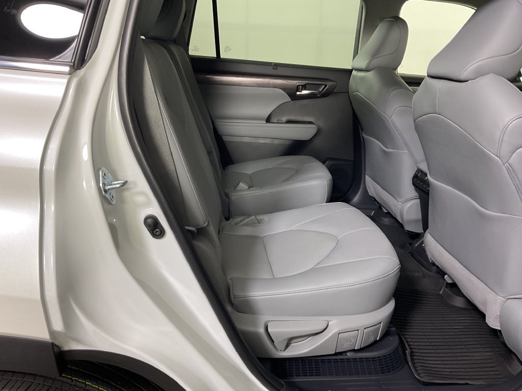 New 2026 Toyota Highlander Platinum AWD/4WD image 22