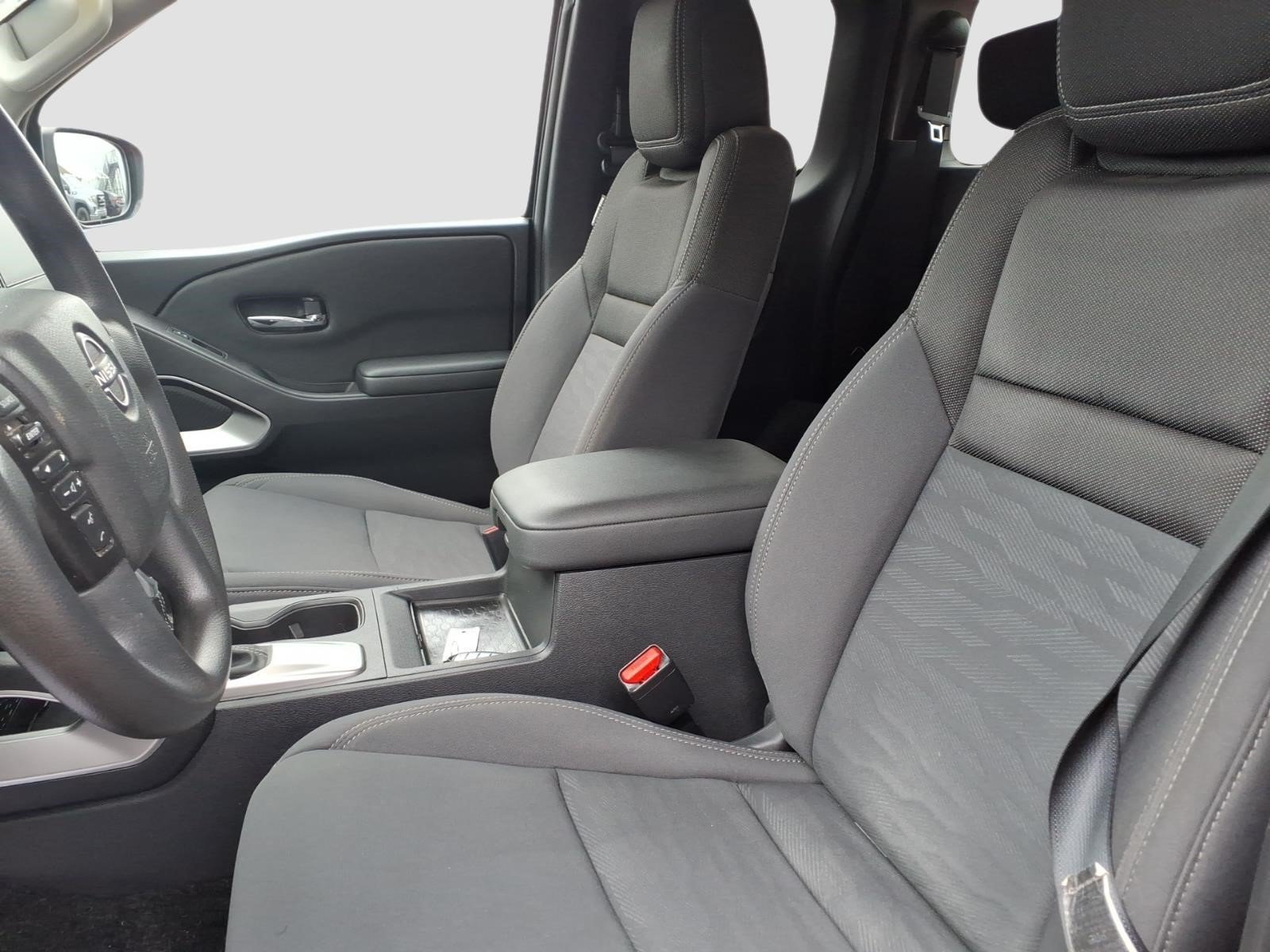 Used 2024 Nissan Frontier SV w/ Technology Package AWD/4WD image 12