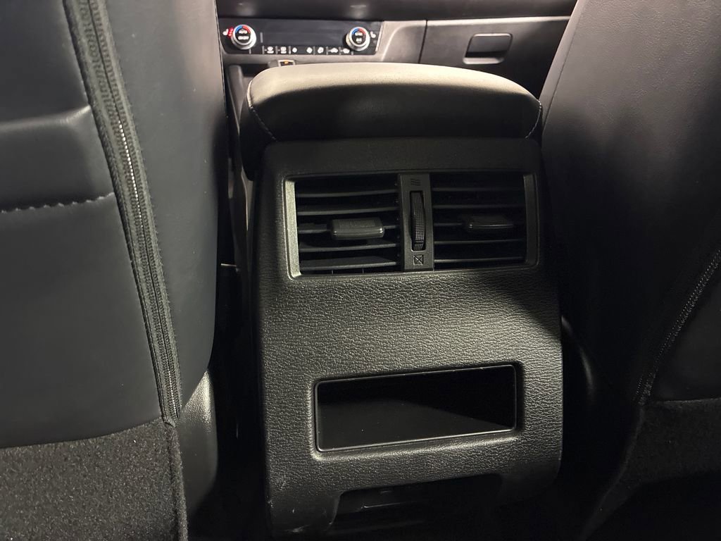 Used 2022 Mitsubishi Outlander SE image 16