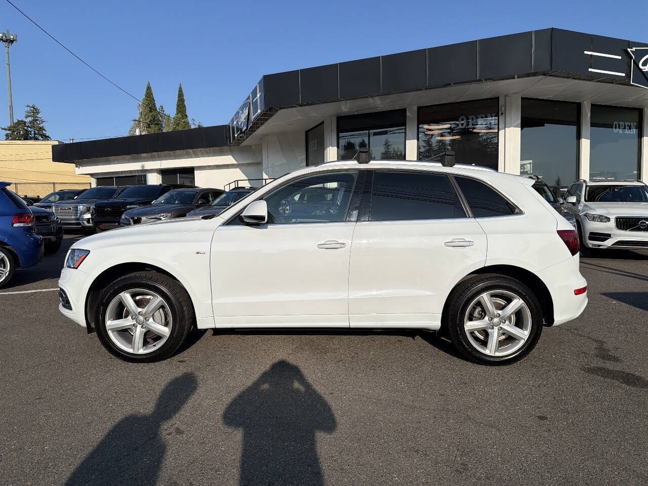 Used 2017 Audi Q5 2.0T Premium Plus w/ Technology Package AWD/4WD image 2
