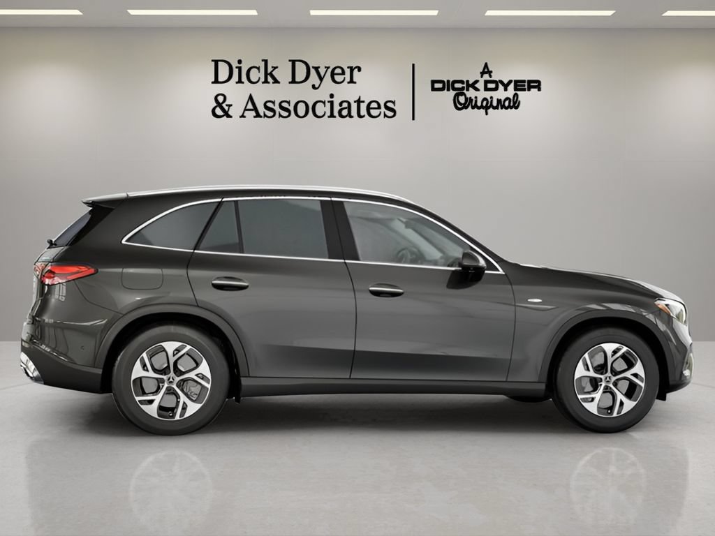 Used 2025 Mercedes-Benz GLC 350e 4MATIC image 10