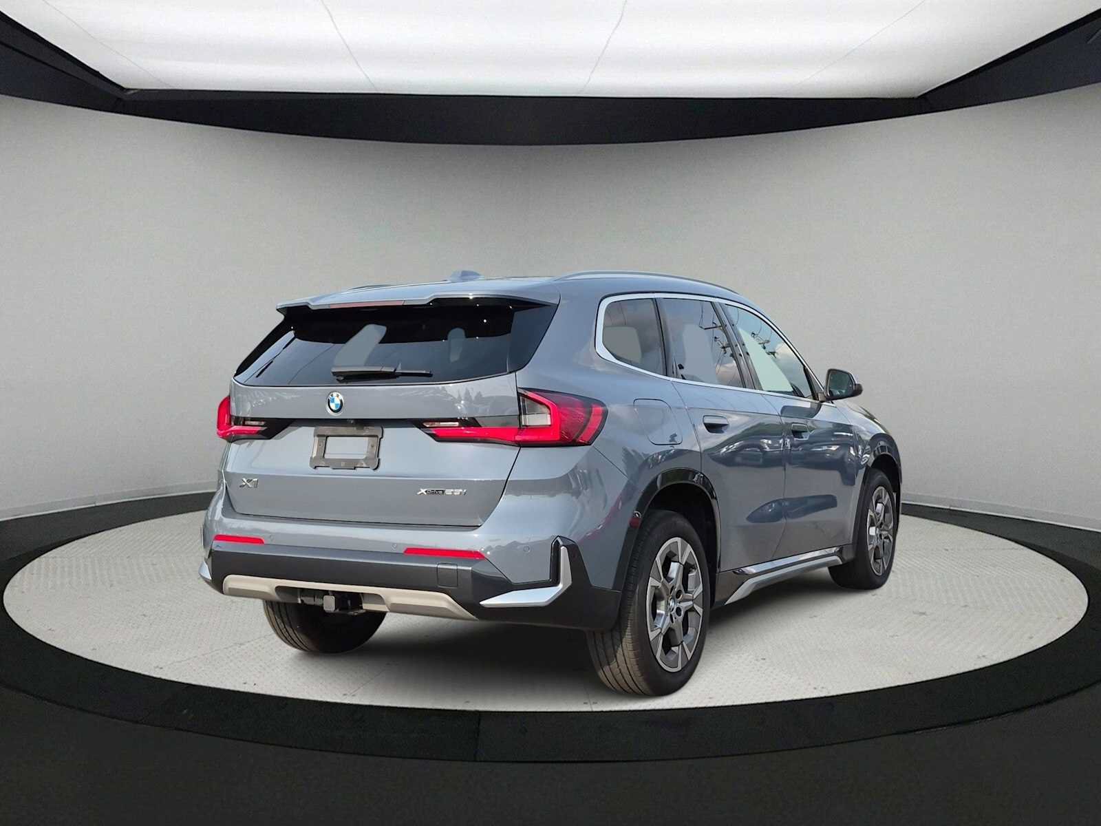 Used 2023 BMW X1 xDrive28i w/ Premium Package AWD/4WD image 8