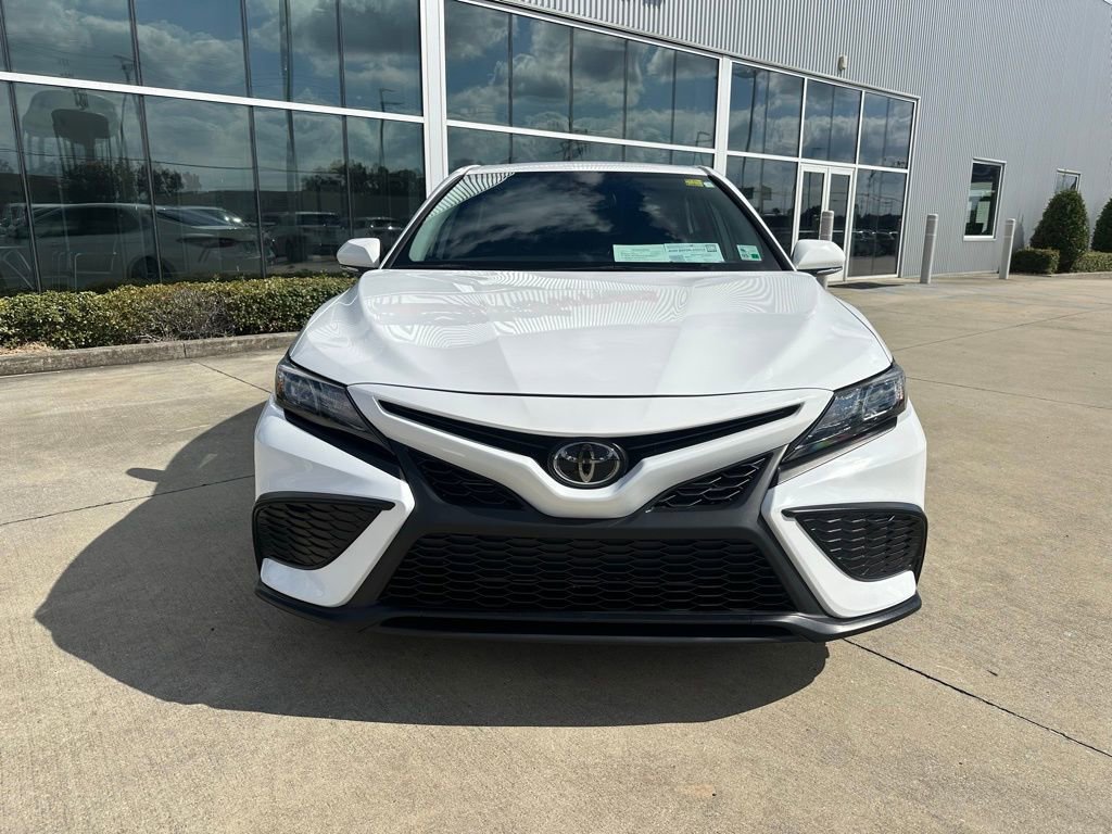 Used 2024 Toyota Camry SE image 2
