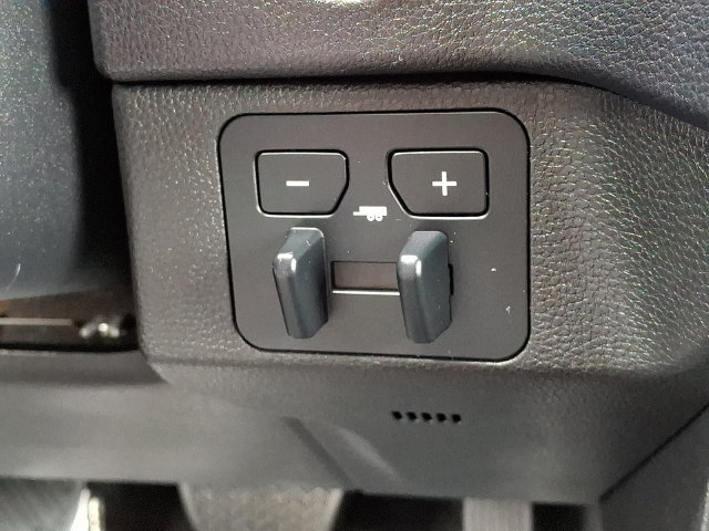 Used 2022 Toyota Tundra SR5 w/ SR5 Convenience Package AWD/4WD image 24