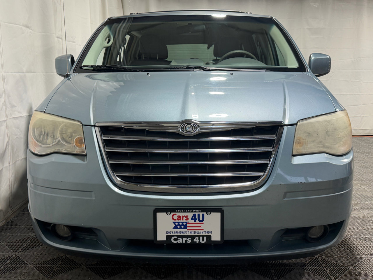 Used 2009 Chrysler Town & Country Touring w/ Flexible Seating Group image 2