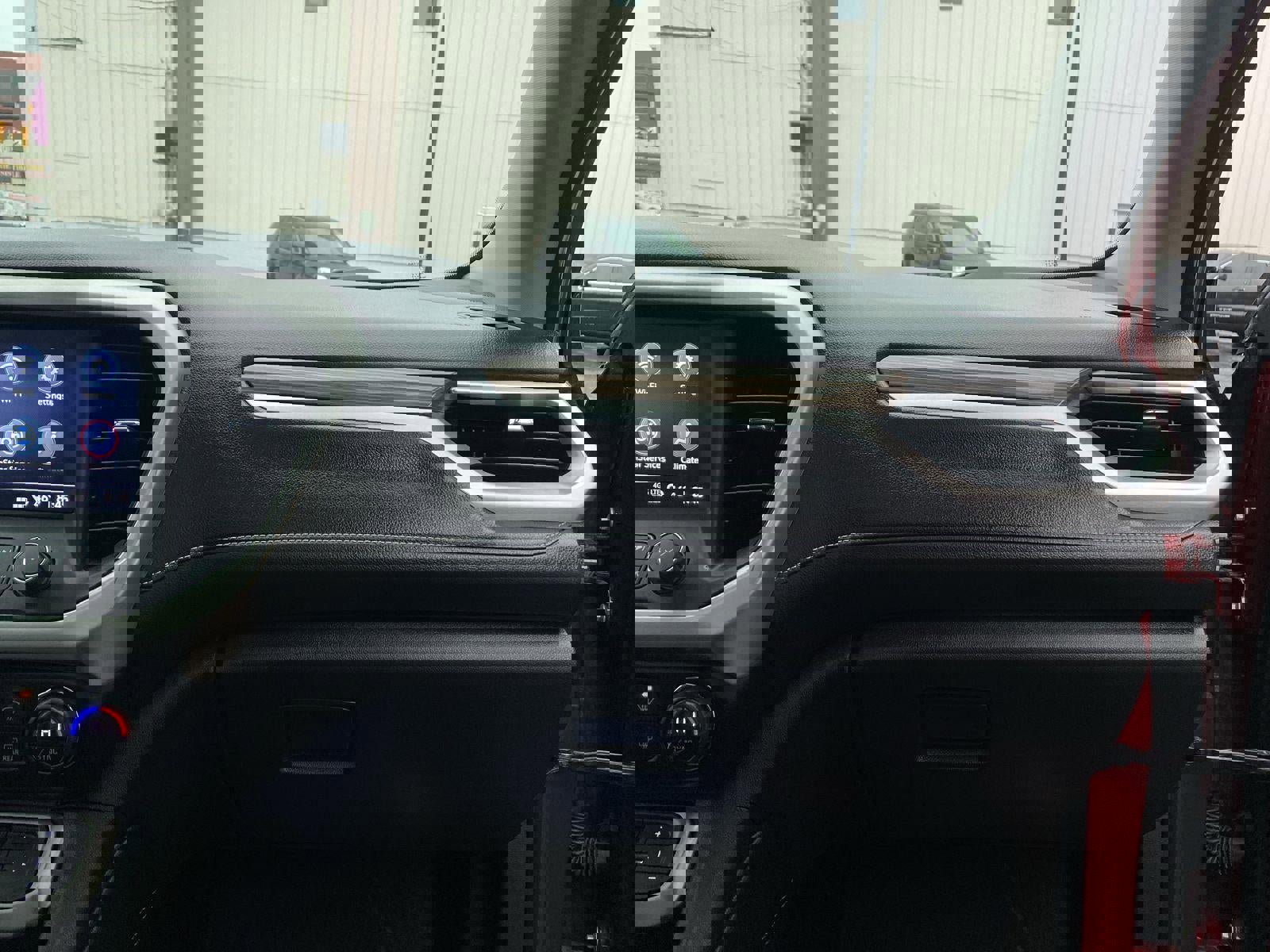 Certified 2023 GMC Acadia SLE w/ Driver Convenience Package image 21