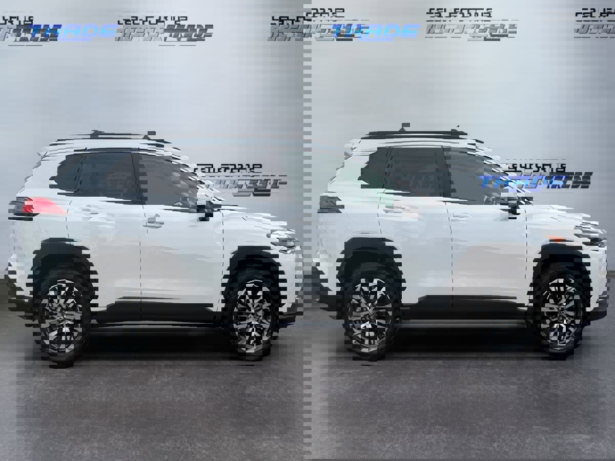 Used 2024 Toyota Corolla Cross XLE image 4