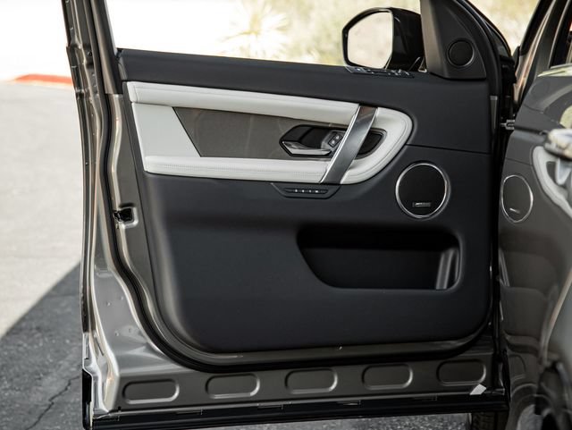New 2024 Land Rover Discovery Sport Dynamic SE AWD/4WD image 12