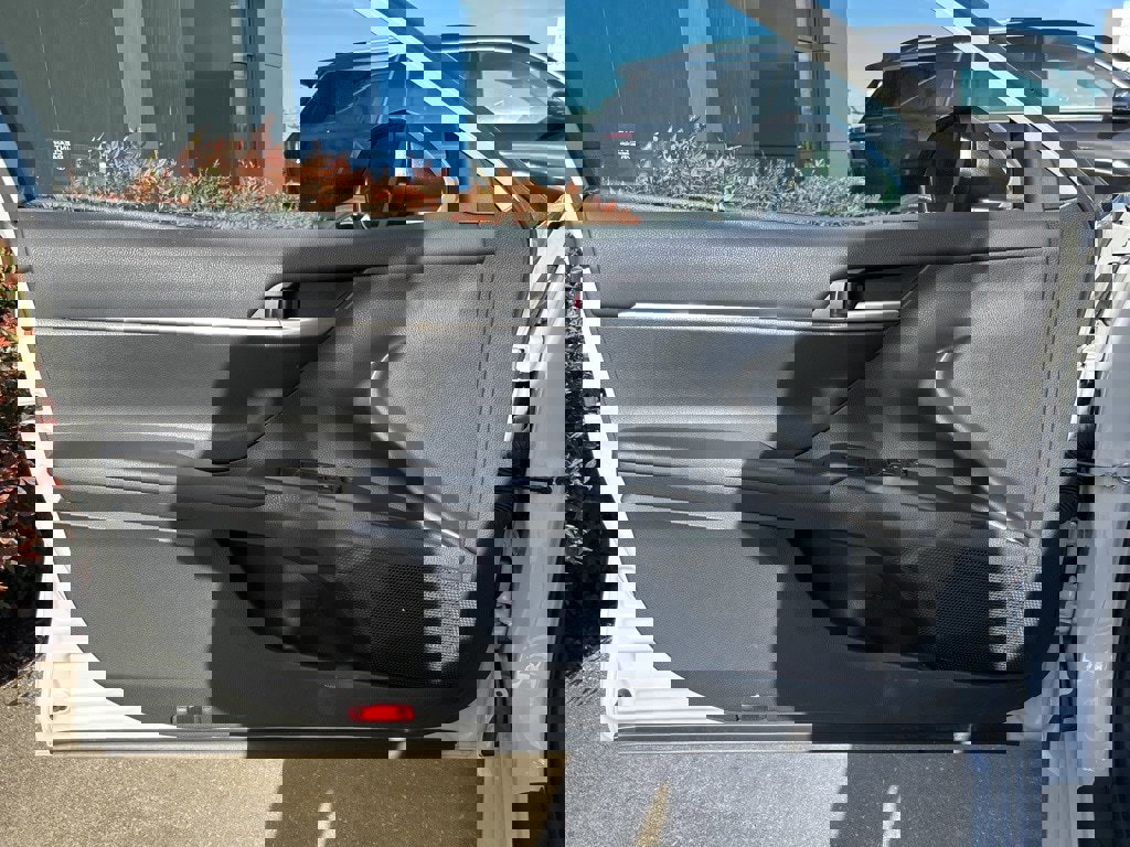 Used 2024 Toyota Camry SE image 14