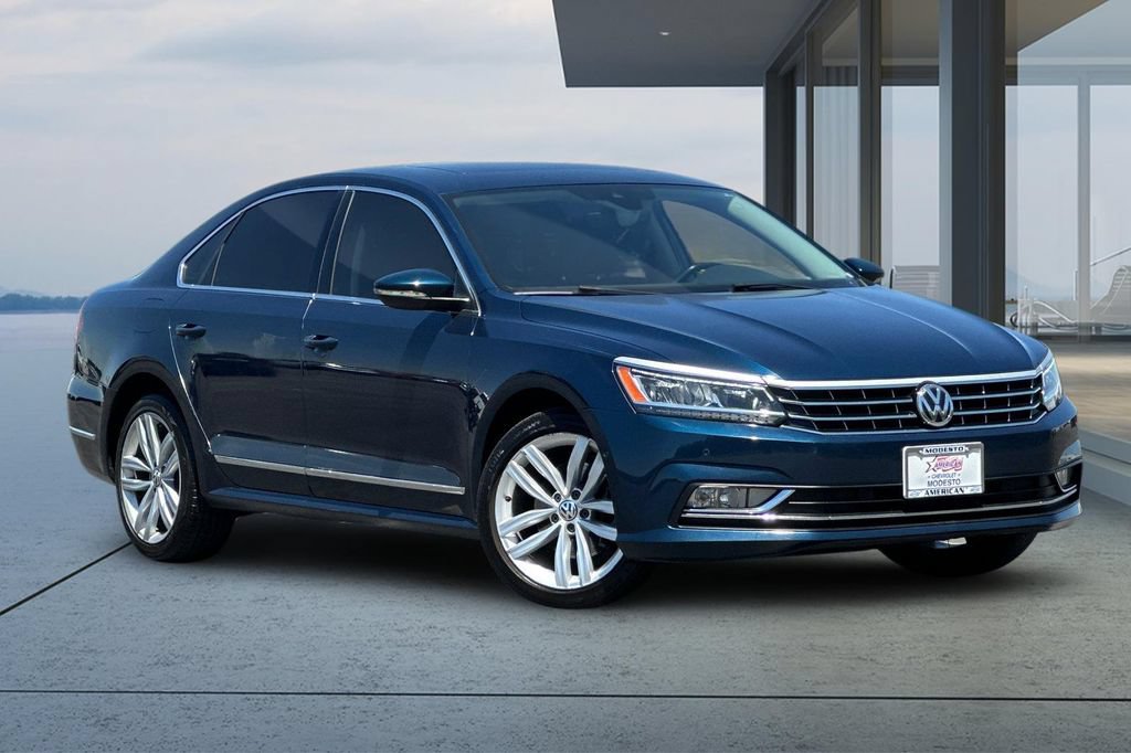 Used 2018 Volkswagen Passat 3.6 SEL Premium FWD image 3