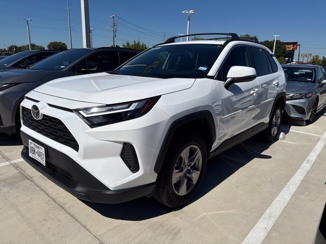Used 2025 Toyota RAV4 XLE w/ Convenience Package FWD image 2